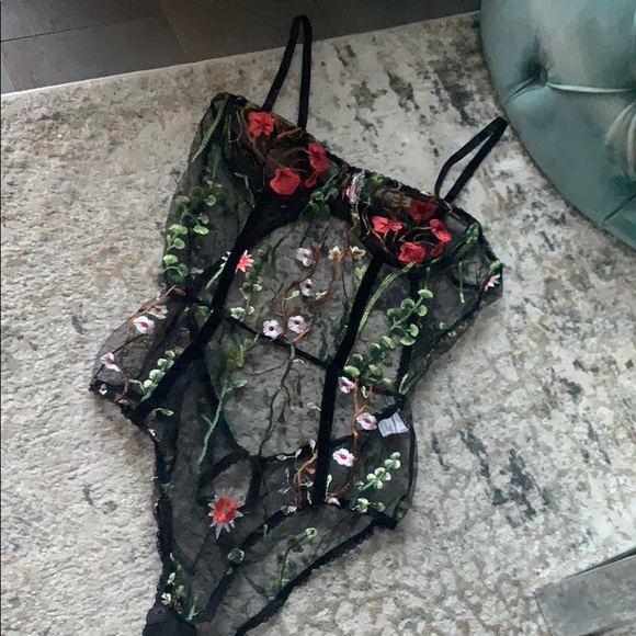 SHEIN Tops - 3/30🌹 SHEIN Bodysuit